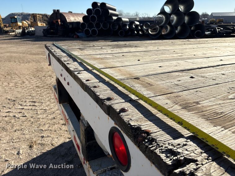 image for item FG2728 1977 Ford 800 flatbed truck