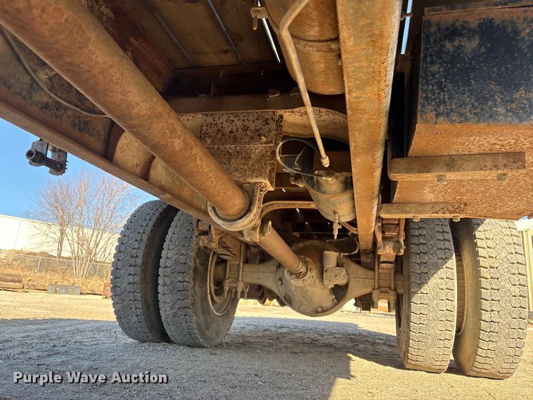 image for item FG2728 1977 Ford 800 flatbed truck