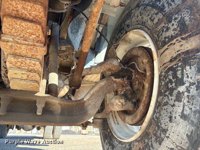 image for item FG2728 1977 Ford 800 flatbed truck