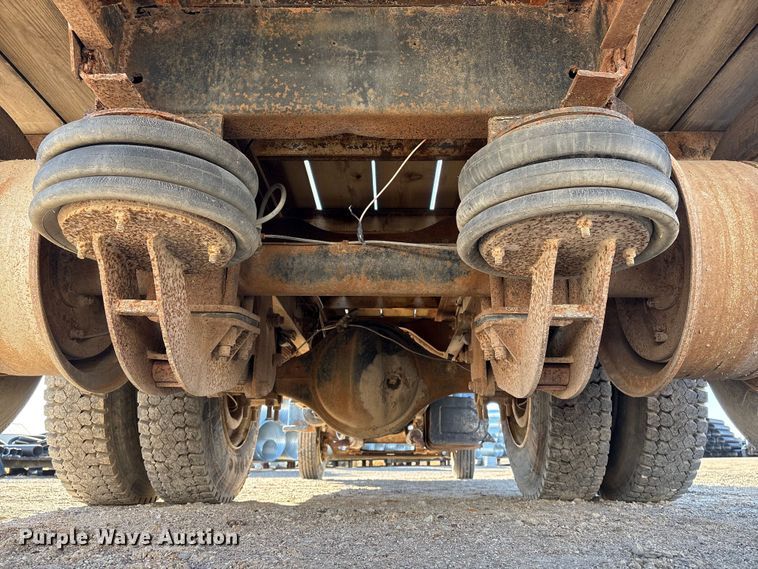 image for item FG2728 1977 Ford 800 flatbed truck