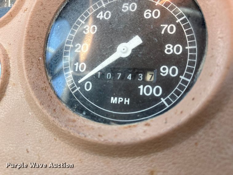 image for item FG2728 1977 Ford 800 flatbed truck