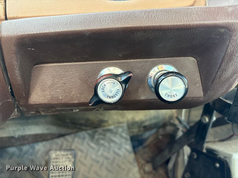 image for item FG2728 1977 Ford 800 flatbed truck