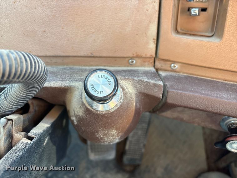 image for item FG2728 1977 Ford 800 flatbed truck