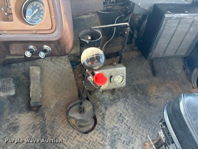 image for item FG2728 1977 Ford 800 flatbed truck