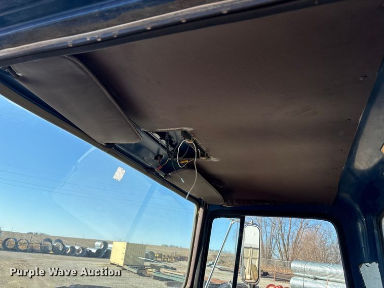 image for item FG2728 1977 Ford 800 flatbed truck