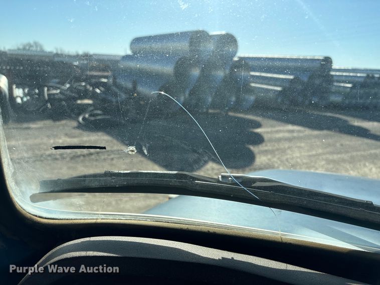 image for item FG2728 1977 Ford 800 flatbed truck