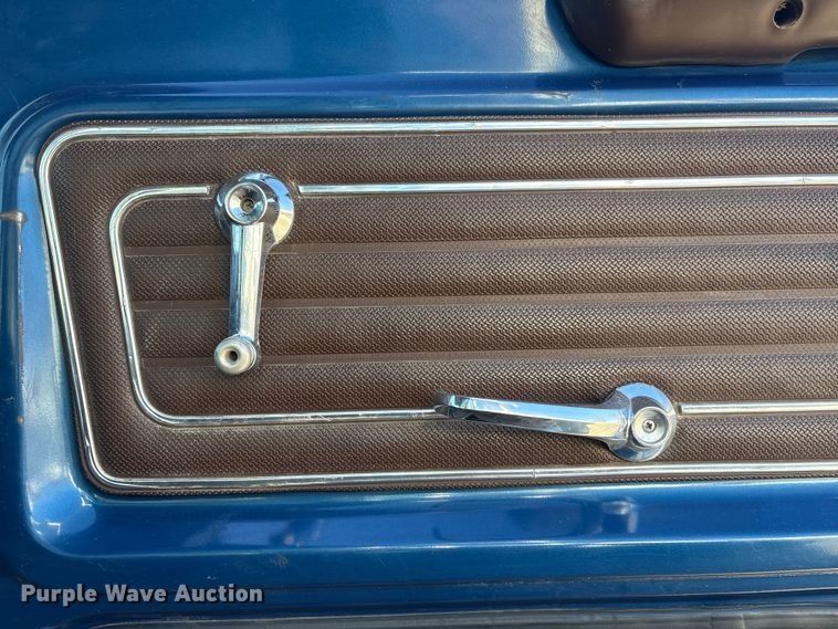 image for item FG2728 1977 Ford 800 flatbed truck