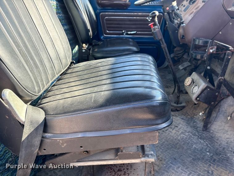 image for item FG2728 1977 Ford 800 flatbed truck