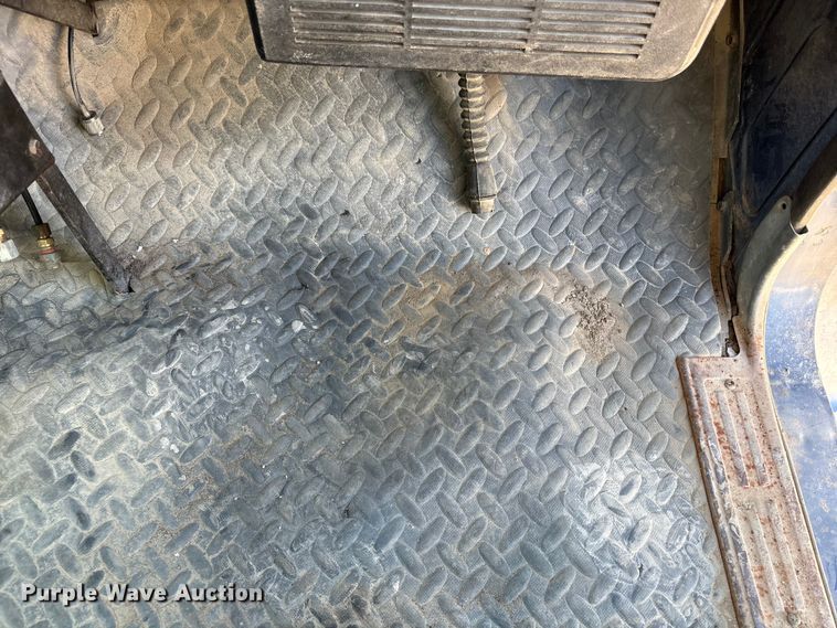 image for item FG2728 1977 Ford 800 flatbed truck