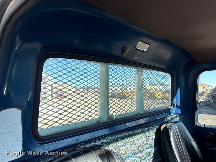 image for item FG2728 1977 Ford 800 flatbed truck