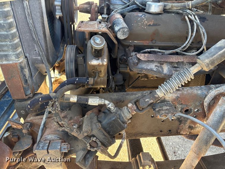 image for item FG2728 1977 Ford 800 flatbed truck