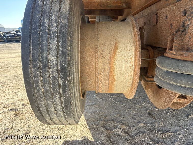 image for item FG2728 1977 Ford 800 flatbed truck