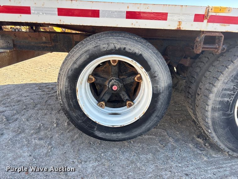 image for item FG2728 1977 Ford 800 flatbed truck