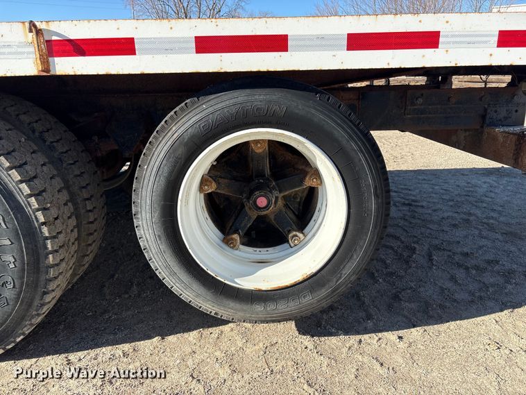 image for item FG2728 1977 Ford 800 flatbed truck