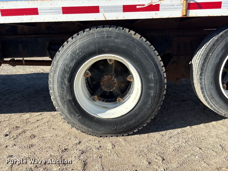 image for item FG2728 1977 Ford 800 flatbed truck