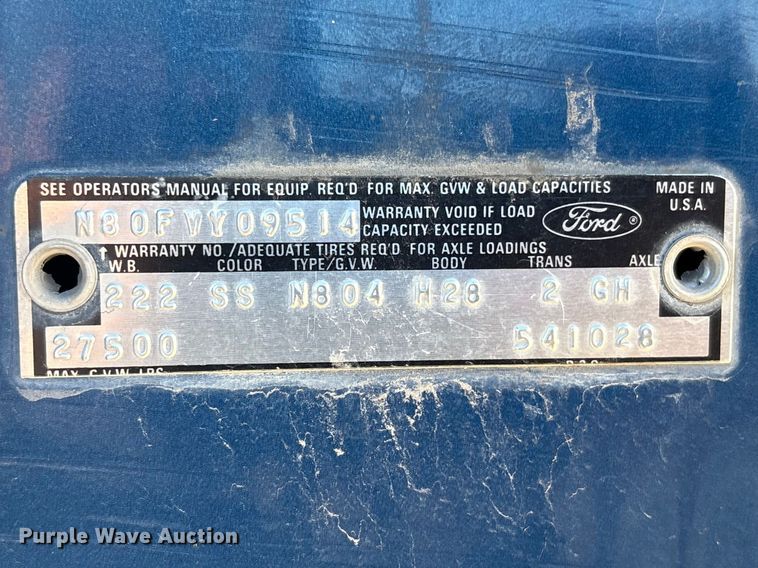 image for item FG2728 1977 Ford 800 flatbed truck