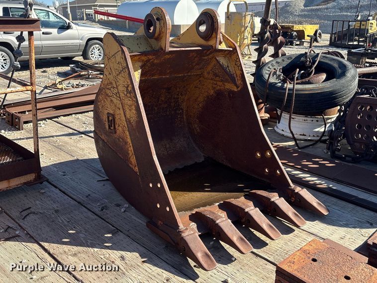 image for item FG2729 Balderson excavator bucket