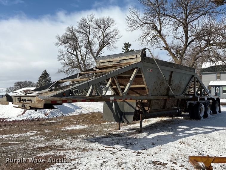 image for item FG2731 2018 Manac 4B346A230 bottom dump trailer