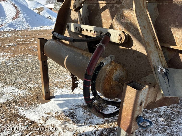 image for item FG2731 2018 Manac 4B346A230 bottom dump trailer