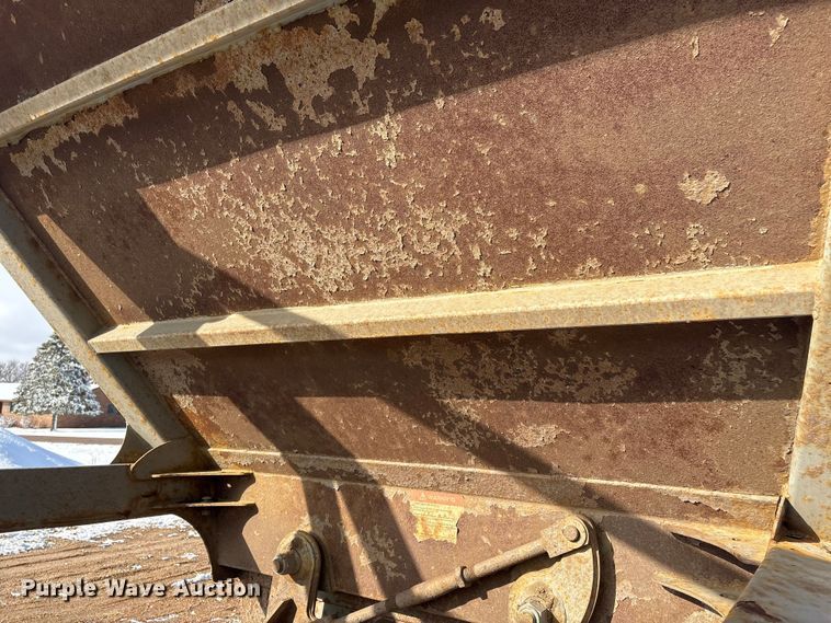 image for item FG2731 2018 Manac 4B346A230 bottom dump trailer