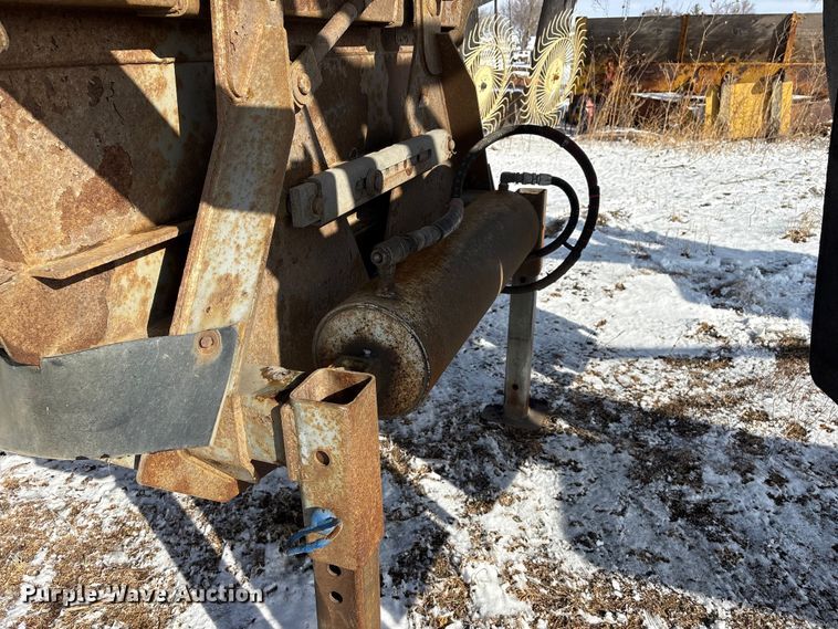 image for item FG2731 2018 Manac 4B346A230 bottom dump trailer