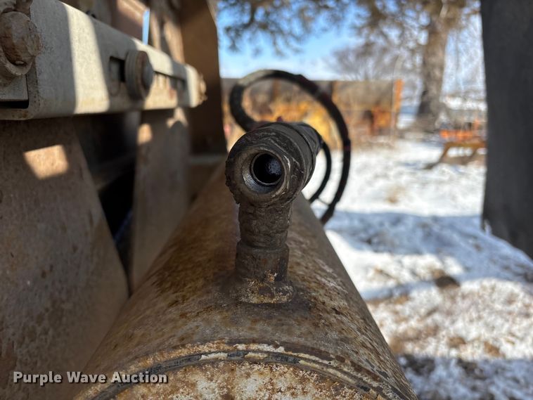 image for item FG2731 2018 Manac 4B346A230 bottom dump trailer