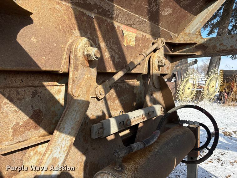 image for item FG2731 2018 Manac 4B346A230 bottom dump trailer