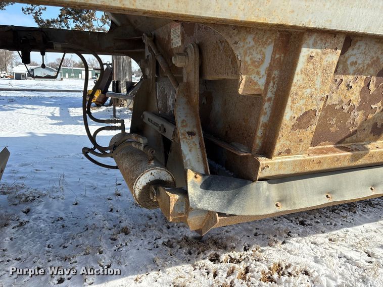 image for item FG2731 2018 Manac 4B346A230 bottom dump trailer