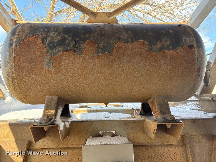 image for item FG2731 2018 Manac 4B346A230 bottom dump trailer