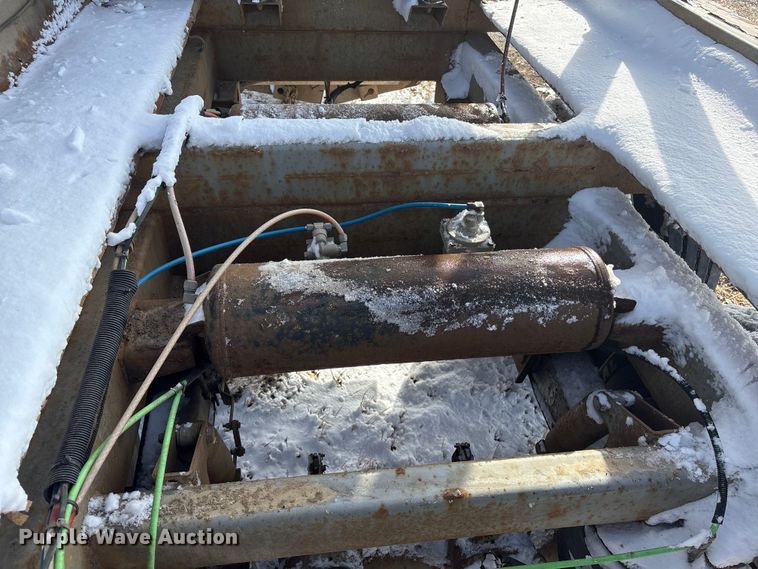 image for item FG2731 2018 Manac 4B346A230 bottom dump trailer