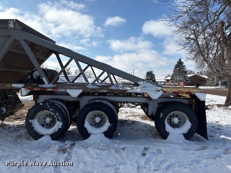 image for item FG2731 2018 Manac 4B346A230 bottom dump trailer