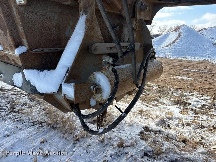 image for item FG2731 2018 Manac 4B346A230 bottom dump trailer