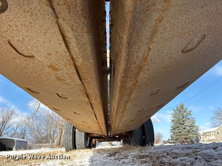 image for item FG2731 2018 Manac 4B346A230 bottom dump trailer