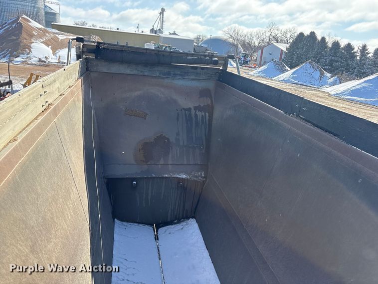 image for item FG2731 2018 Manac 4B346A230 bottom dump trailer