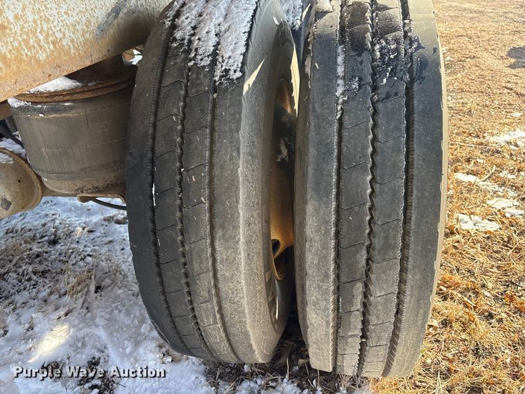 image for item FG2731 2018 Manac 4B346A230 bottom dump trailer