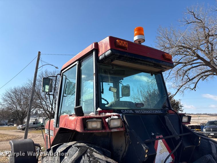 image for item FG2732 1996 Case IH 7220 MFWD tractor