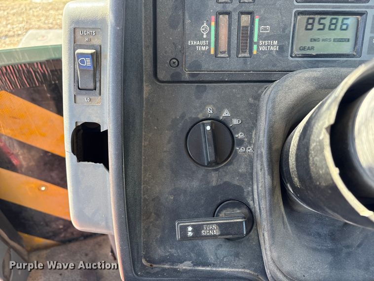 image for item FG2732 1996 Case IH 7220 MFWD tractor