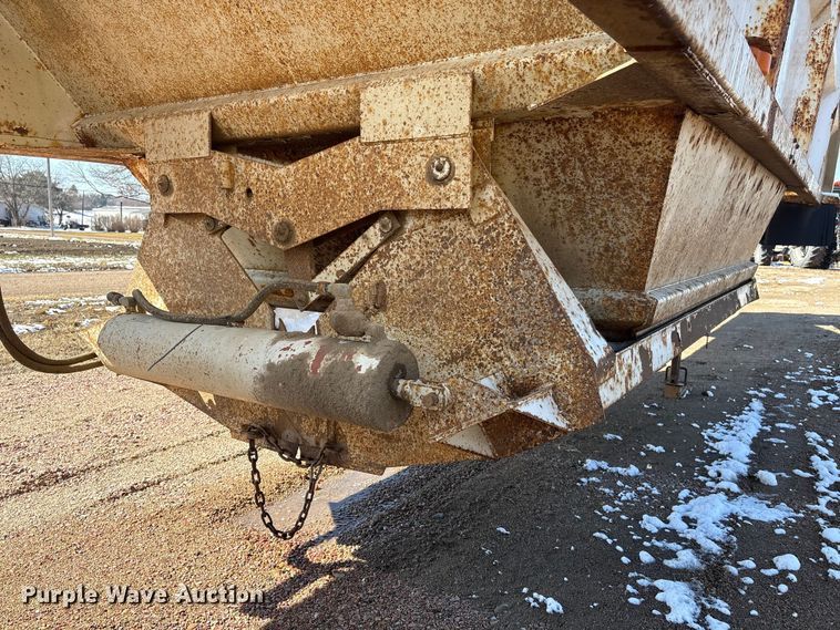 image for item FG2733 2010 Trailblazer S4663 bottom dump trailer