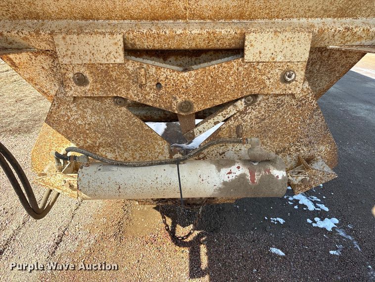 image for item FG2733 2010 Trailblazer S4663 bottom dump trailer