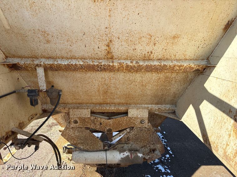 image for item FG2733 2010 Trailblazer S4663 bottom dump trailer