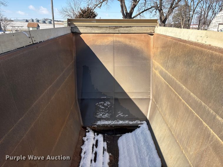 image for item FG2733 2010 Trailblazer S4663 bottom dump trailer