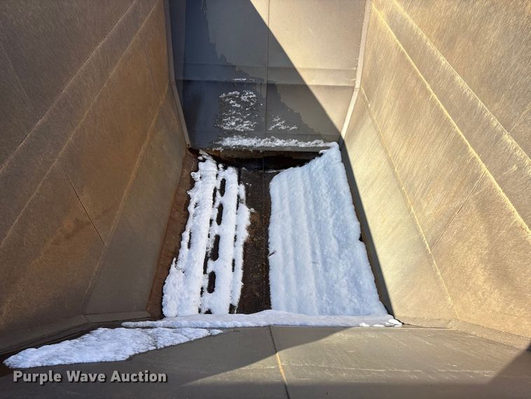 image for item FG2733 2010 Trailblazer S4663 bottom dump trailer