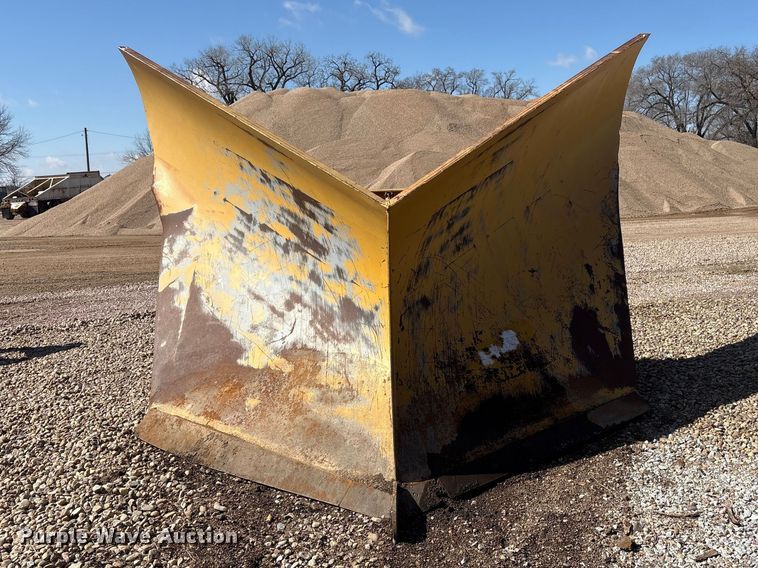 image for item FG2736 V-plow