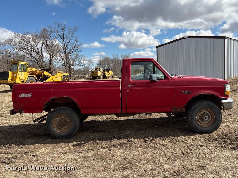 image for item FG2738 1995 Ford F250 pickup truck