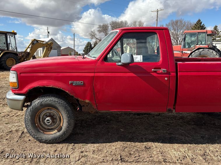 image for item FG2738 1995 Ford F250 pickup truck