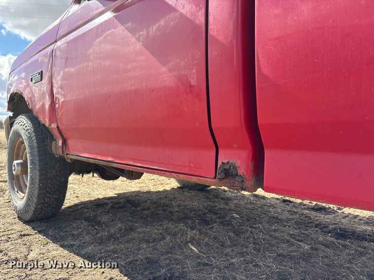 image for item FG2738 1995 Ford F250 pickup truck
