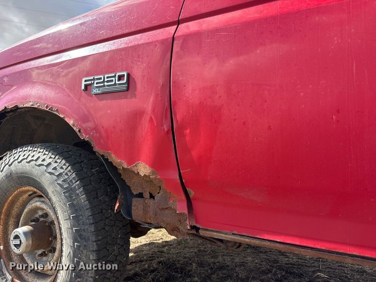image for item FG2738 1995 Ford F250 pickup truck