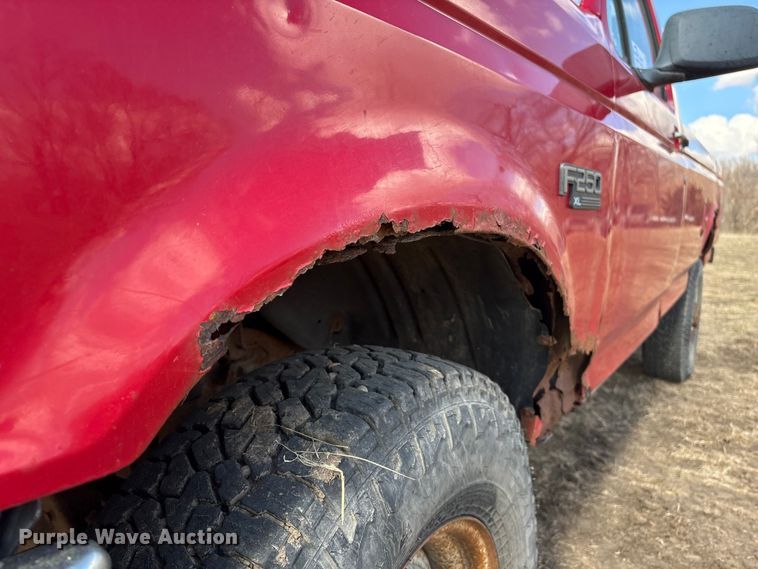 image for item FG2738 1995 Ford F250 pickup truck