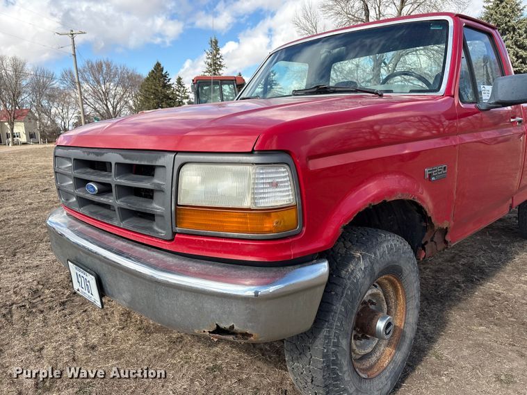 image for item FG2738 1995 Ford F250 pickup truck