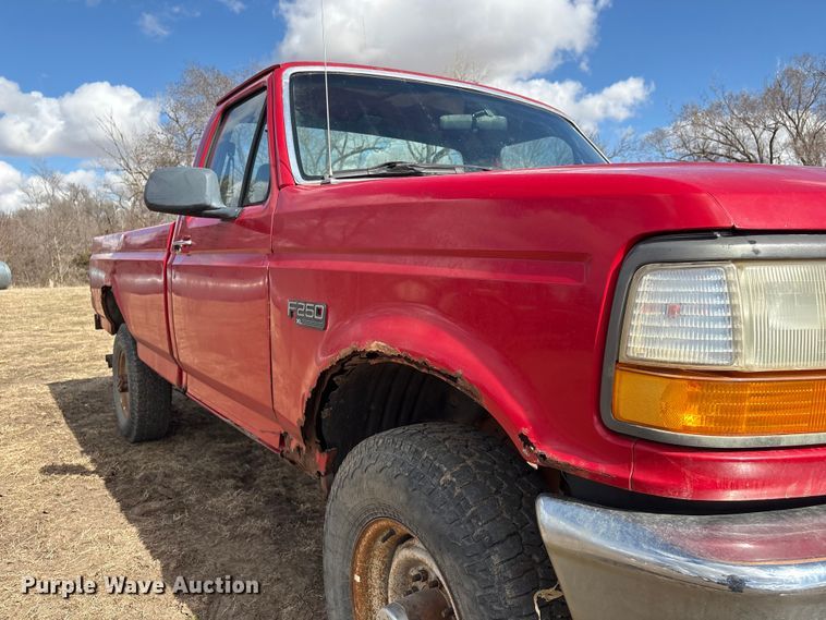 image for item FG2738 1995 Ford F250 pickup truck